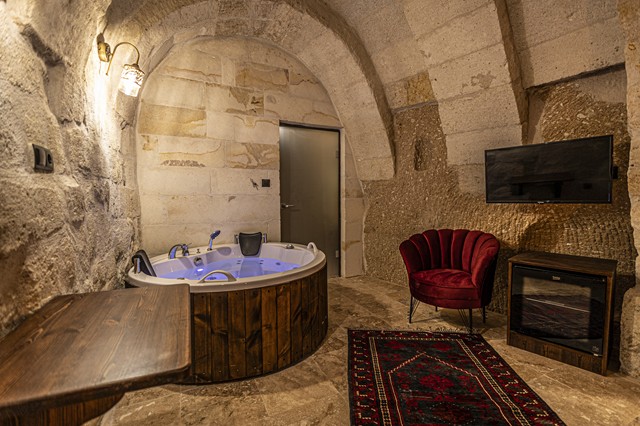 Gesta Honeymoon Jacuzzi Suite