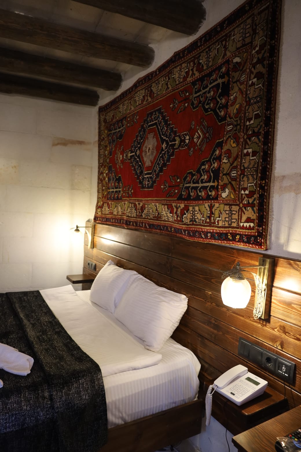 Helga Cave Room