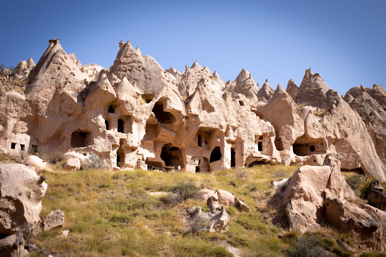kapadokya-guvecinlik-ve-peri-bacasi-efsaneleri