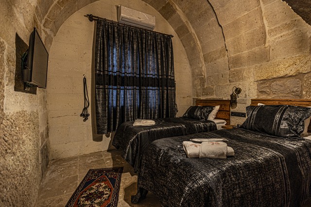 Lagerta Twin Cave Room
