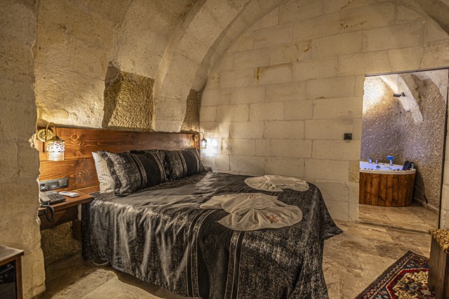 Ragnar Cave Room