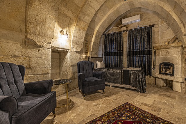 Ragnar Cave Room