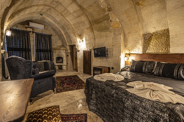 Ragnar Cave Room