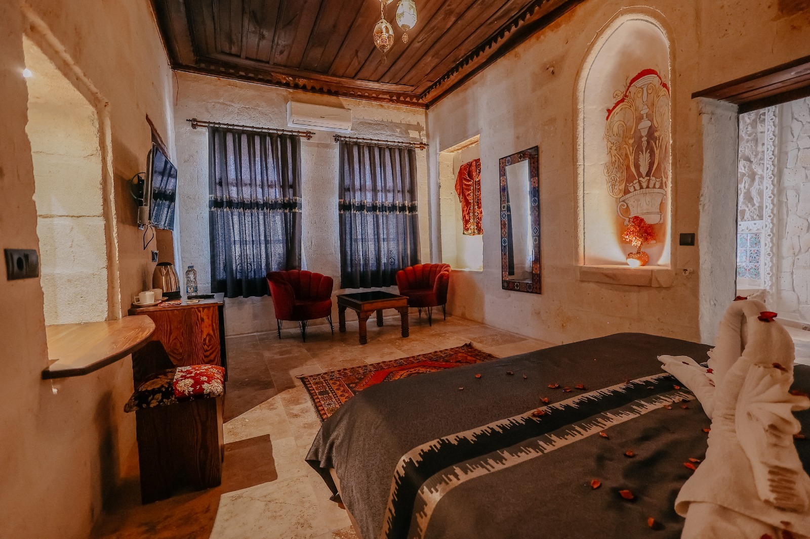 Torvi Premium Honeymoon Suite