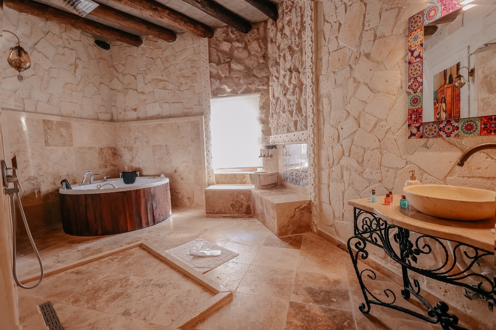 Torvi Premium Honeymoon Suite